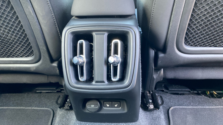 Volvo XC40 2.0 B3P Plus Dark 5dr Auto Petrol Estate